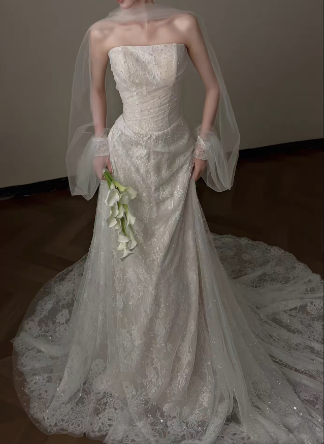 Zeitloses A-Linien-Brautkleid aus Spitze Weißes Brautkleid Ärmelloses Hochzeitskleid ED11568