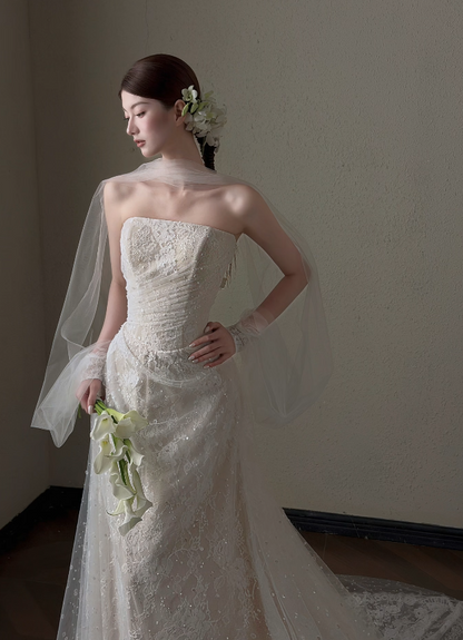 Zeitloses A-Linien-Brautkleid aus Spitze Weißes Brautkleid Ärmelloses Hochzeitskleid ED11568