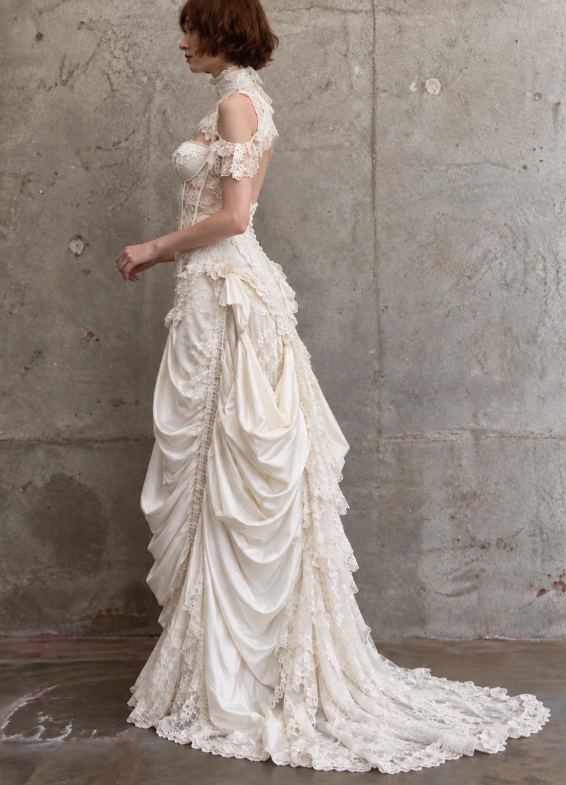Zeitloses Etuikleid aus Spitze, Brautkleid in Weiß, ärmelloses Hochzeitskleid ED11569