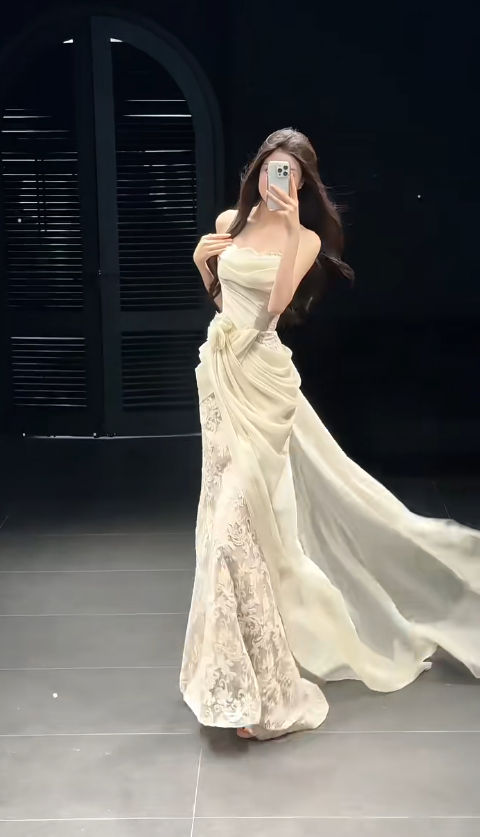 Timeless Sheath Chiffon Flower Wedding Dress White Bridal Dress Sleeveless Bridal Gown ED11570