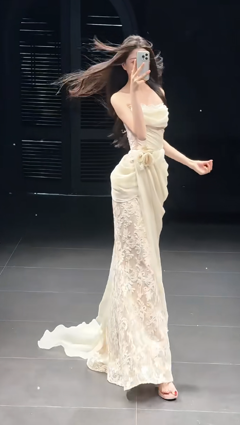 Timeless Sheath Chiffon Flower Wedding Dress White Bridal Dress Sleeveless Bridal Gown ED11570