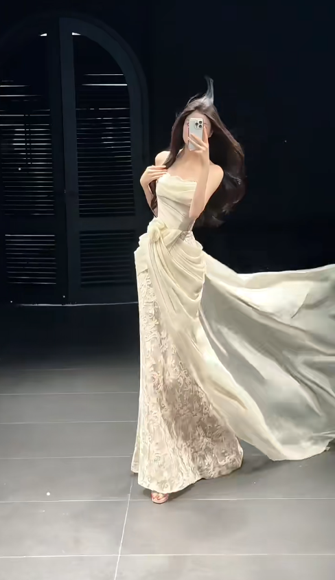 Timeless Sheath Chiffon Flower Wedding Dress White Bridal Dress Sleeveless Bridal Gown ED11570
