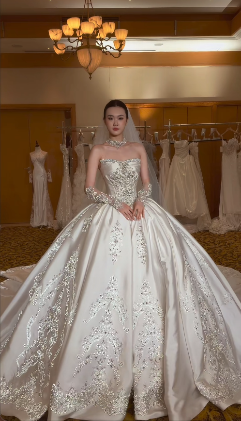 Chic Sweetheart White Diamonds Bridal Gown A-Line Satin Wedding Dress ED11599