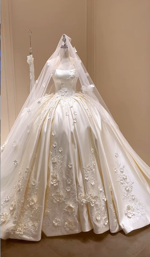 Chic Sweetheart White Appliques Bridal Gown A-Line Satin Wedding Dress ED11600