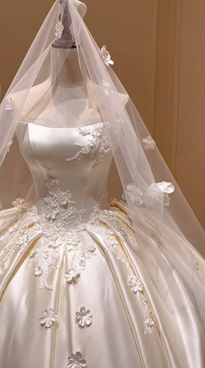 Chic Sweetheart White Appliques Bridal Gown A-Line Satin Wedding Dress ED11600
