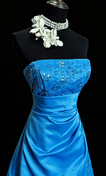 Superbe robe de bal longue bleu sans bretelles, coupe trapèze en satin, modèle ED11645