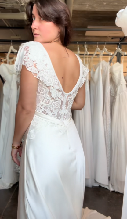 Robe de mariée blanche intemporelle, coupe fourreau, en satin, longue, ED11726