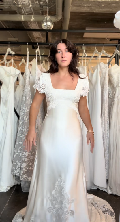 Robe de mariée blanche intemporelle, coupe fourreau, en satin, longue, ED11726