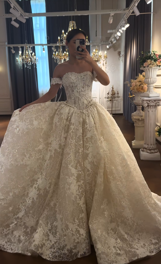 Timeless Off-shoulderWhite Bridal Gown A-Line Lace Long Wedding Dress ED11729