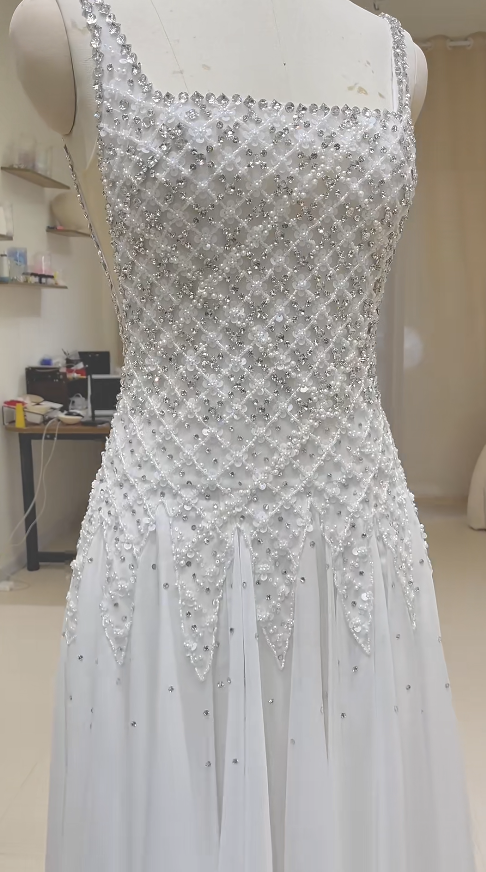 Robe de mariée fourreau longue en mousseline blanche, avec bretelles intemporelles, ED11730