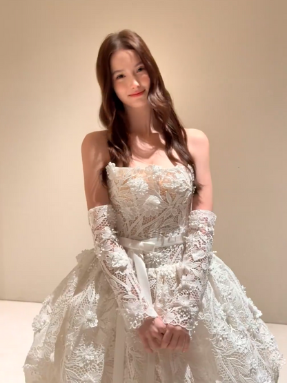 Zeitloses trägerloses weißes Brautkleid A-Linie Spitze langes Hochzeitskleid Applikationen Brautkleid ED11731