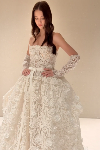 Zeitloses trägerloses weißes Brautkleid A-Linie Spitze langes Hochzeitskleid Applikationen Brautkleid ED11731