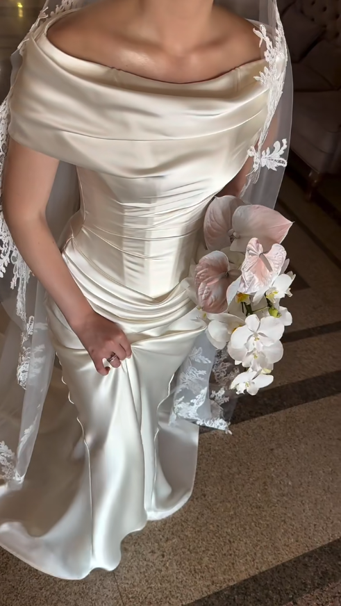 Zeitloses schulterfreies weißes Brautkleid, Etui-Schnitt aus Satin, langes Hochzeitskleid ED11732