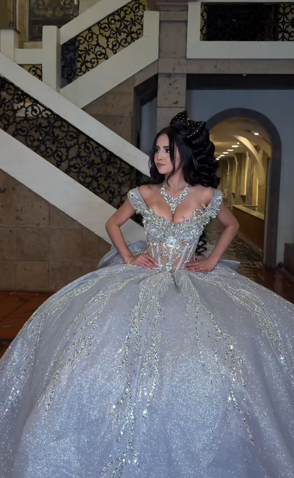 Märchenhaftes Quinceanera-Ballkleid aus Tüll mit Applikationen, silbernes Sweet-16-Geburtstagskleid ED11737