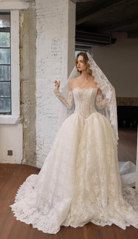 Elegant Strapless Bridal Dress A-Line Lace Beaded Wedding Dress White Bridal Gown ED11805