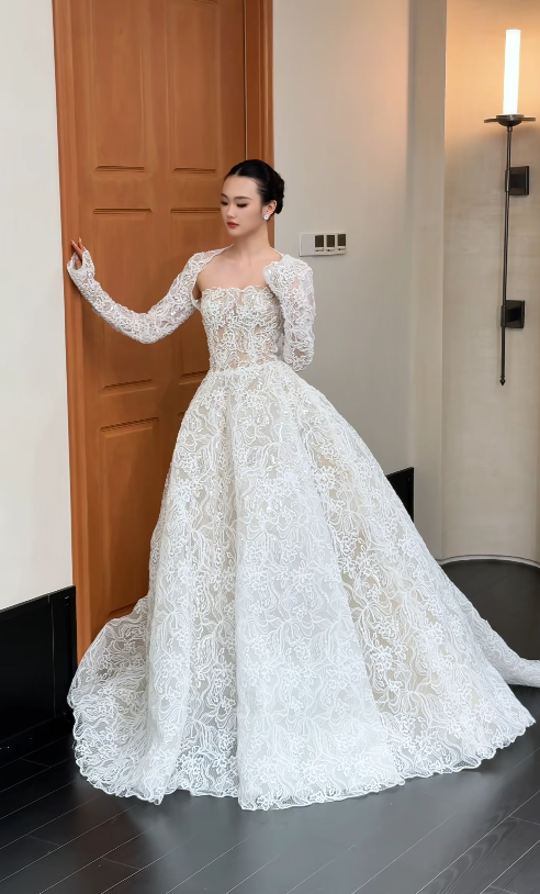 Elegant Strapless Bridal Dress A-Line Lace Beaded Wedding Dress White Bridal Gown ED11806