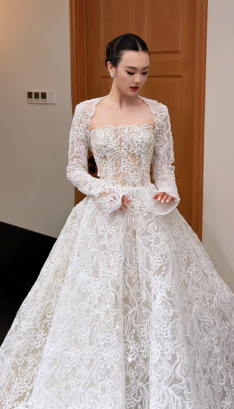 Elegant Strapless Bridal Dress A-Line Lace Beaded Wedding Dress White Bridal Gown ED11806