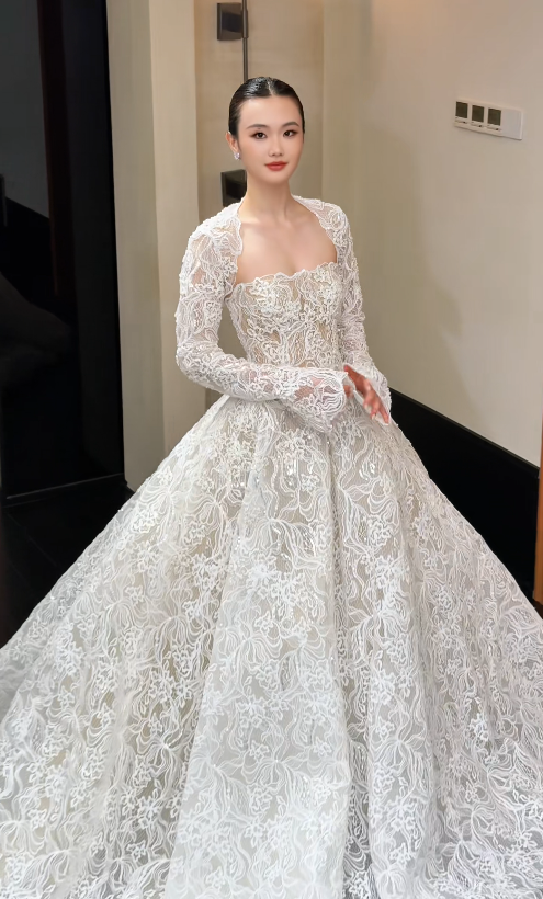 Elegant Strapless Bridal Dress A-Line Lace Beaded Wedding Dress White Bridal Gown ED11806