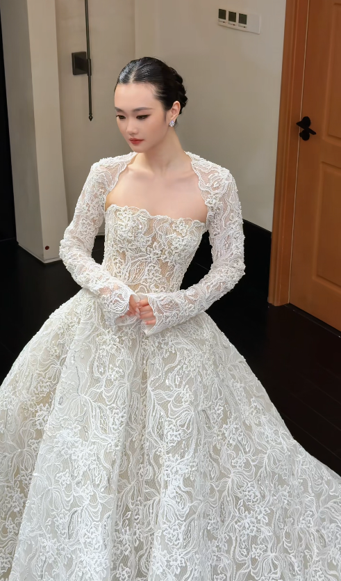 Elegant Strapless Bridal Dress A-Line Lace Beaded Wedding Dress White Bridal Gown ED11806