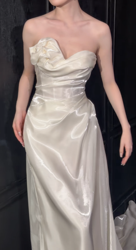 Robe de mariée trapèze intemporelle, robe de mariée en satin, robe de mariée blanche ED11807