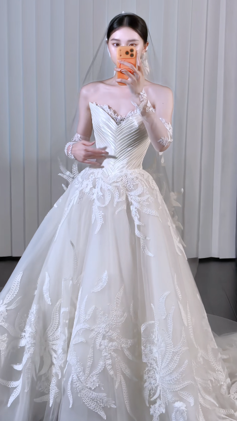 Robe de mariée trapèze intemporelle à encolure en cœur, en tulle, blanche ED11808