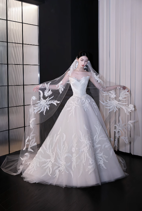 Robe de mariée trapèze intemporelle à encolure en cœur, en tulle, blanche ED11808