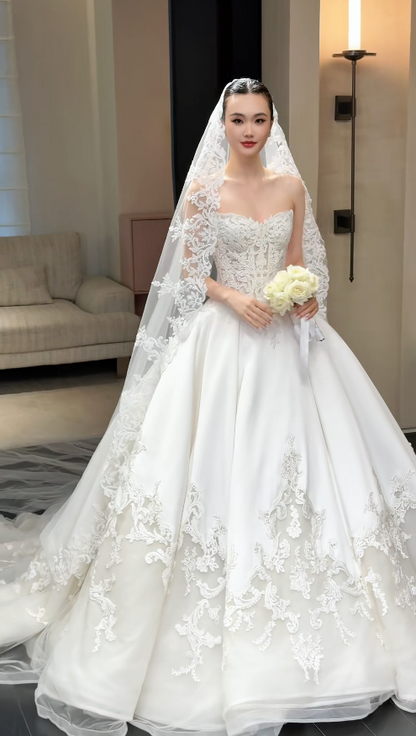 Robe de mariée trapèze intemporelle et romantique, en satin blanc, ED11810