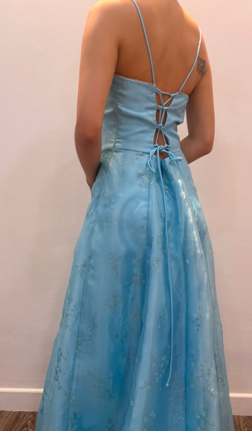 Wunderschönes hellblaues A-Linien-Abendkleid aus Tüll ED11815