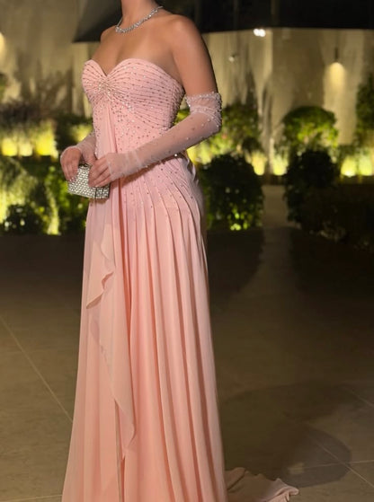 Wunderschönes rosa Abendkleid aus Chiffon mit herzförmigem Ausschnitt und schmaler Silhouette ED11826