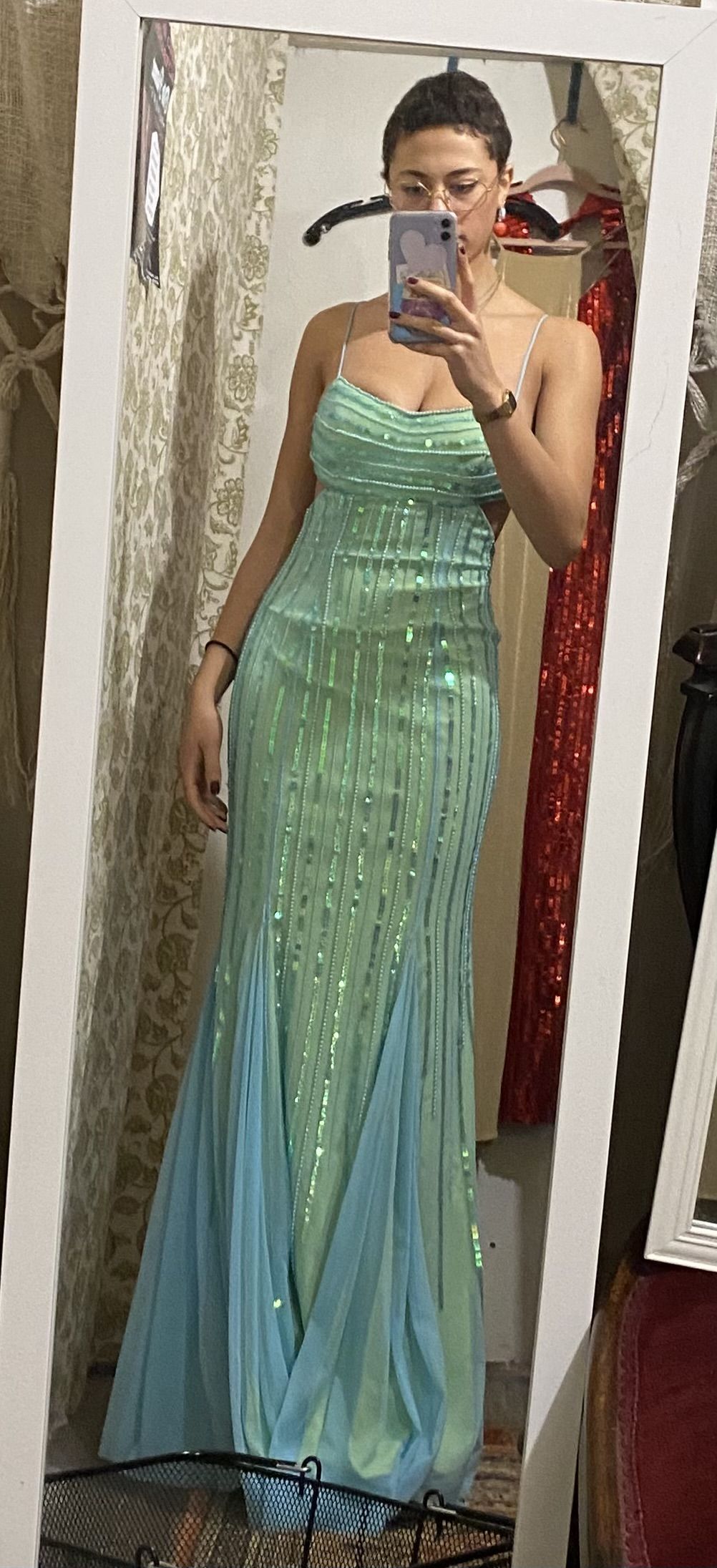 Magnifique robe de bal verte en mousseline, longue et fourreau, à bretelles ornées de perles, ED11834