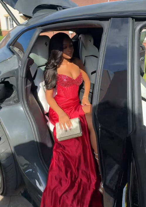 Jolie robe de bal rouge fourreau à décolleté en cœur, robe de soirée longue en satin ED11852