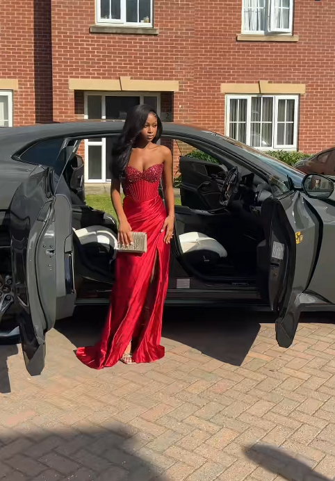 Jolie robe de bal rouge fourreau à décolleté en cœur, robe de soirée longue en satin ED11852