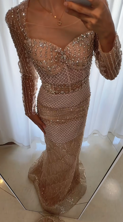 Wunderschönes langes Abendkleid in Champagner mit Perlenverzierung und Tüll, Etui-Schnitt ED11866