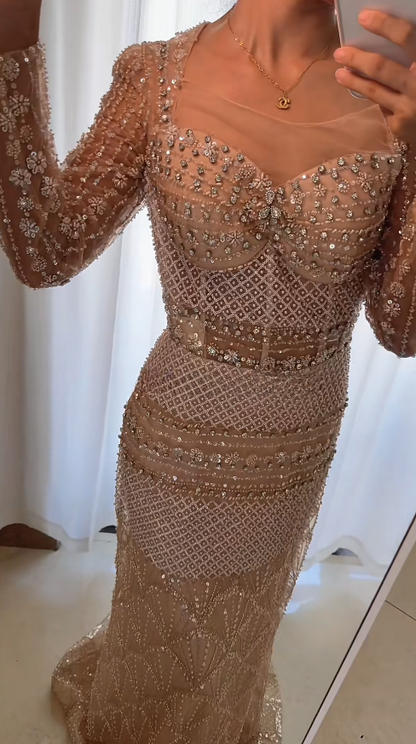 Wunderschönes langes Abendkleid in Champagner mit Perlenverzierung und Tüll, Etui-Schnitt ED11866