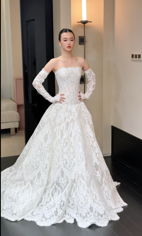 Timeless A-Line Lace Wedding Dress White Bridal Gown ED11932