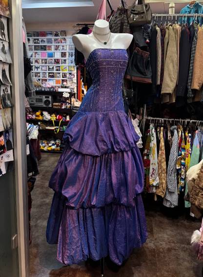 Wunderschönes trägerloses, bodenlanges A-Linien-Abendkleid aus Satin, lila Ballkleid ED11942
