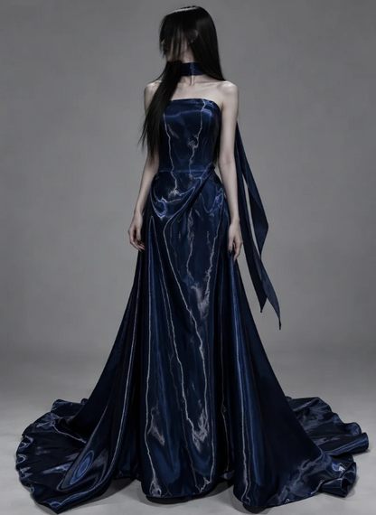 Wunderschönes trägerloses, bodenlanges Abendkleid aus Satin in A-Linie, marineblaues Ballkleid ED11945