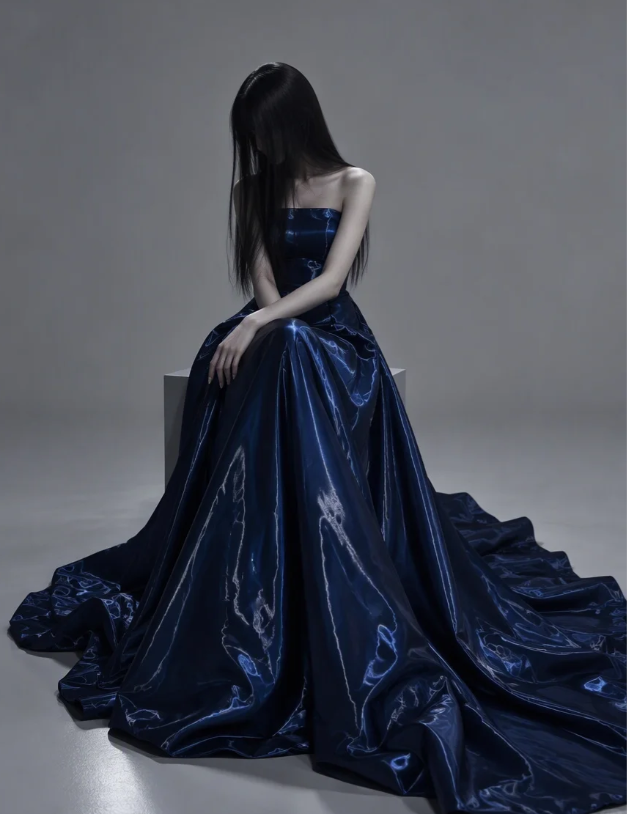 Wunderschönes trägerloses, bodenlanges Abendkleid aus Satin in A-Linie, marineblaues Ballkleid ED11945