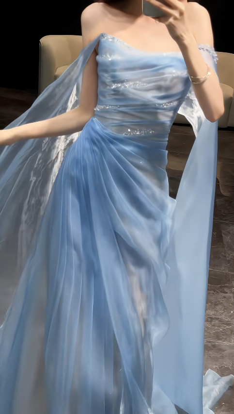 Magnifique robe de soirée longue en tulle bleu à coupe trapèze et épaules dénudées ED11946