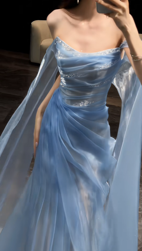 Magnifique robe de soirée longue en tulle bleu à coupe trapèze et épaules dénudées ED11946