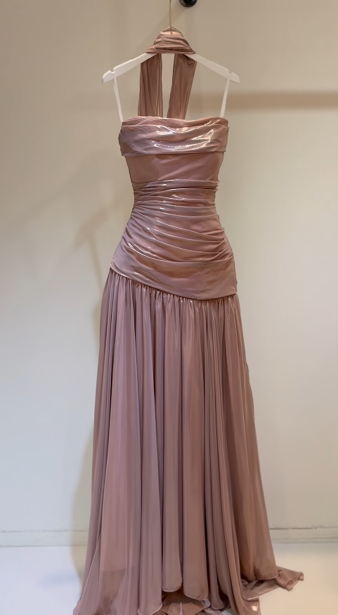 Wunderschönes trägerloses, figurbetontes langes Abendkleid aus Chiffon in Altrosa – Ballkleid ED11957
