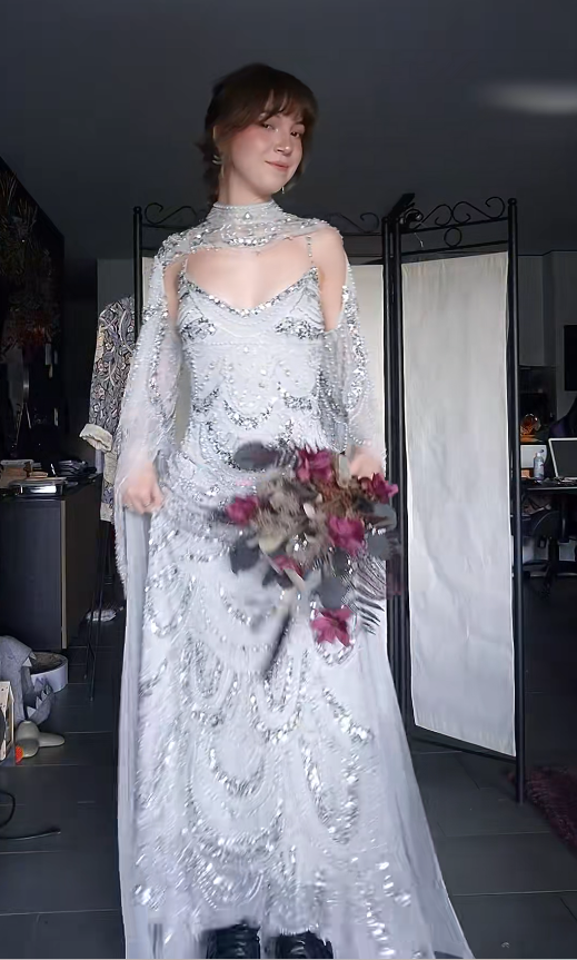 Schickes graues, perlenbesetztes, figurbetontes langes Abendkleid aus Chiffon ED11977