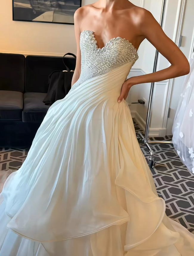 Elegant A-Line Tulle Wedding Dress White Bridal Gown ED12039