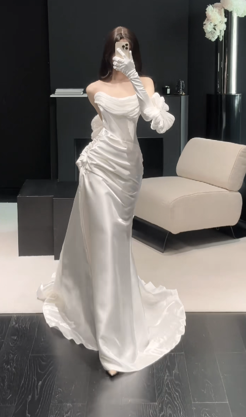Elegant Sheath Satin Wedding Dress White Bridal Gown ED12041