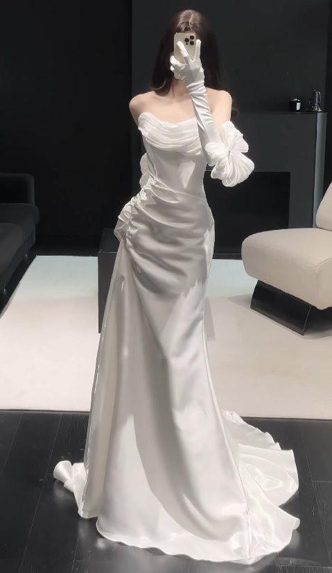Elegant Sheath Satin Wedding Dress White Bridal Gown ED12041