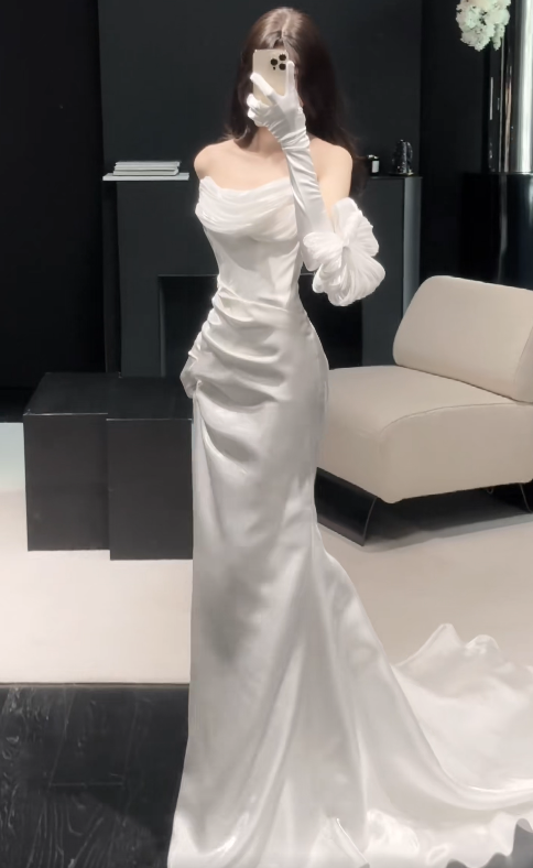 Elegant Sheath Satin Wedding Dress White Bridal Gown ED12041