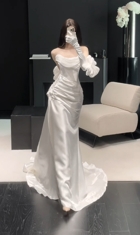 Elegant Sheath Satin Wedding Dress White Bridal Gown ED12041