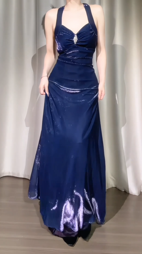 Schönes marineblaues, langes Abendkleid aus Satin in Etui-Passform ED12086