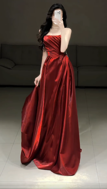 Wunderschönes rotes, figurbetontes langes Abendkleid aus Satin ED12090