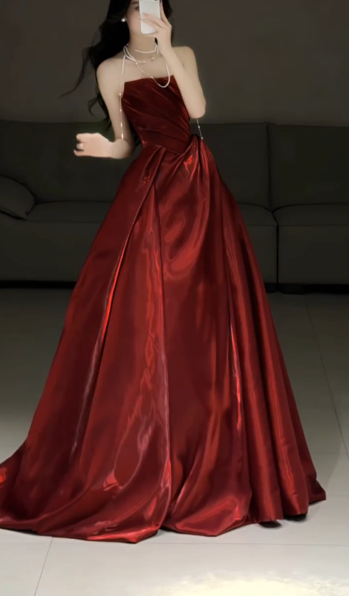 Wunderschönes rotes, figurbetontes langes Abendkleid aus Satin ED12090